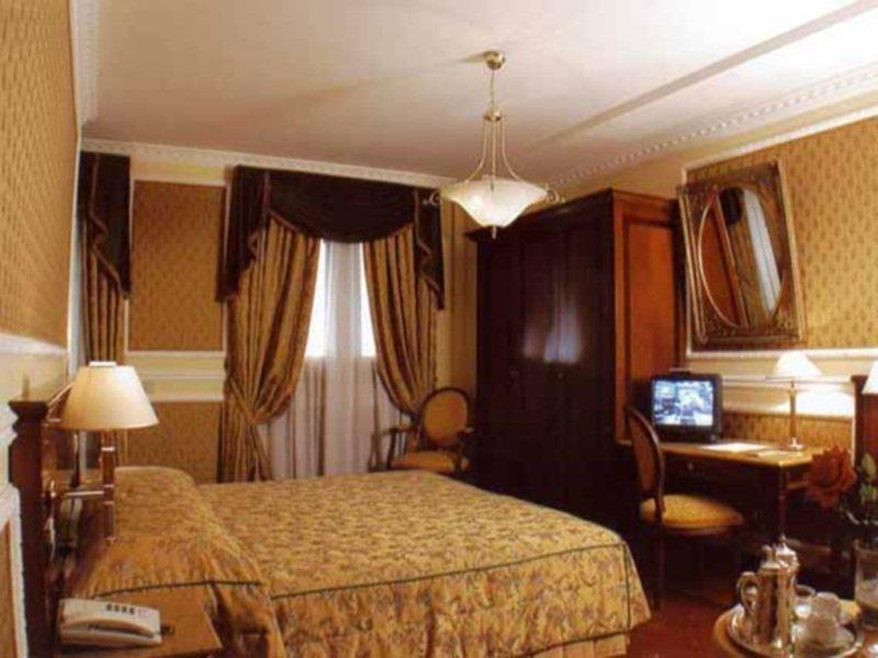רומא Hotel Champagne Palace חדר תמונה